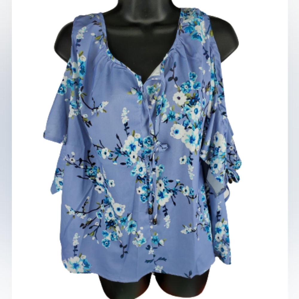 Top Bleu Ciel Blouse, Cold Shoulder, Cut Out, Floral, Lightweight, No label